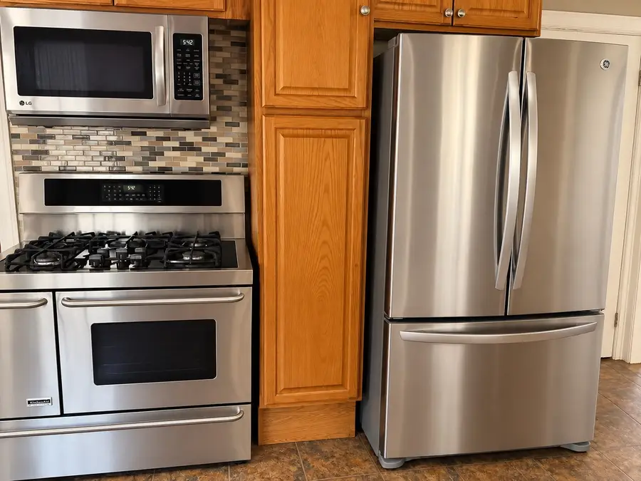 142 Morton St, West Springfield, MA 01089 - #3