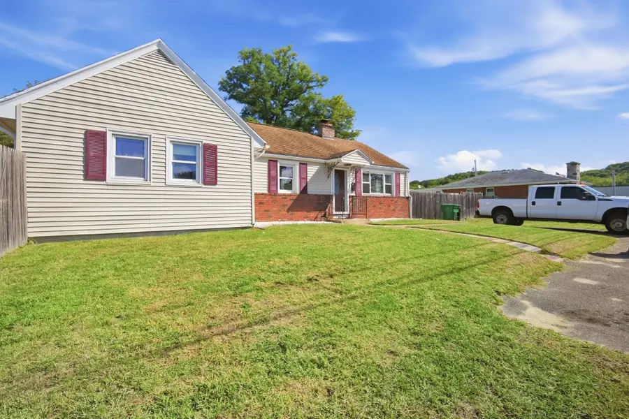 150 Lawndale St, Chicopee, MA 01013 - #3
