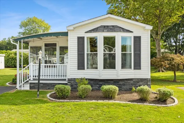 6 Viola Dr, Plainville, MA 02762