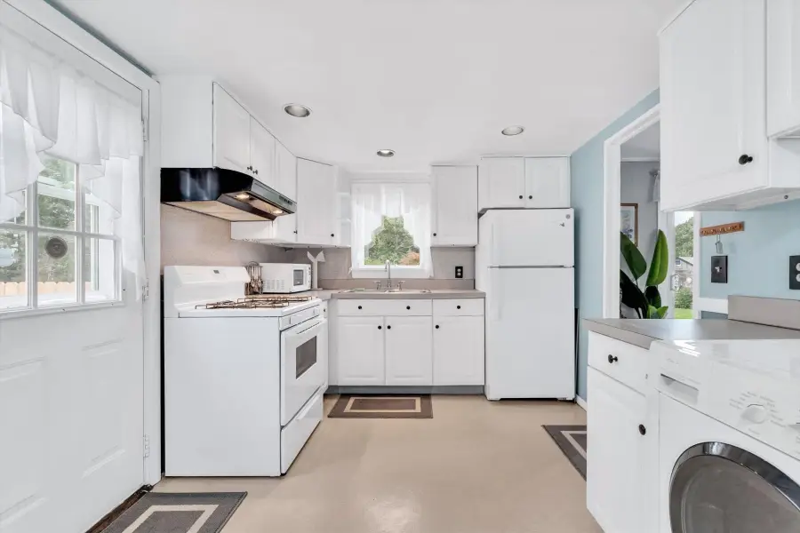 7 Queens Bay Ln, Bourne, MA 02532 - #3