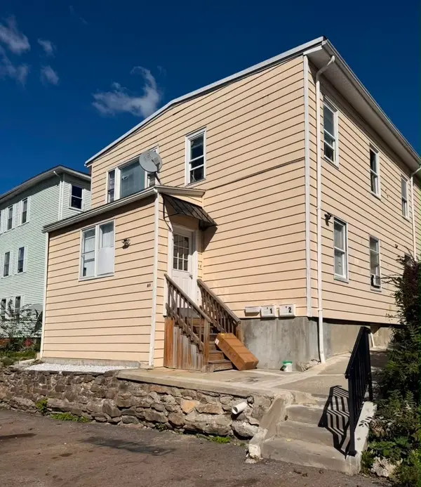 69 Fox St, Worcester, MA 01604