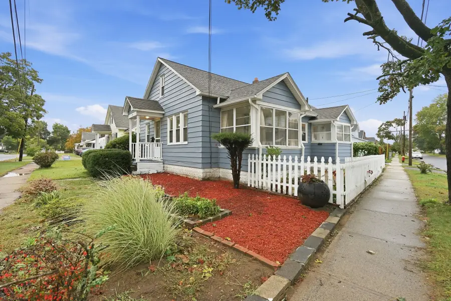 1774 Carew St, Springfield, MA 01104 - #2