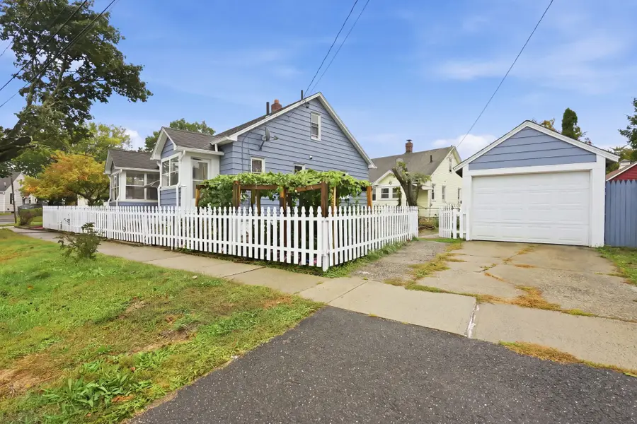 1774 Carew St, Springfield, MA 01104 - #3