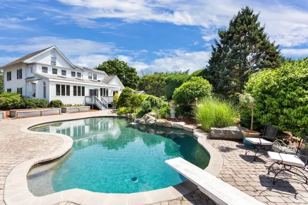 1322 Pond St, Franklin, MA 02038