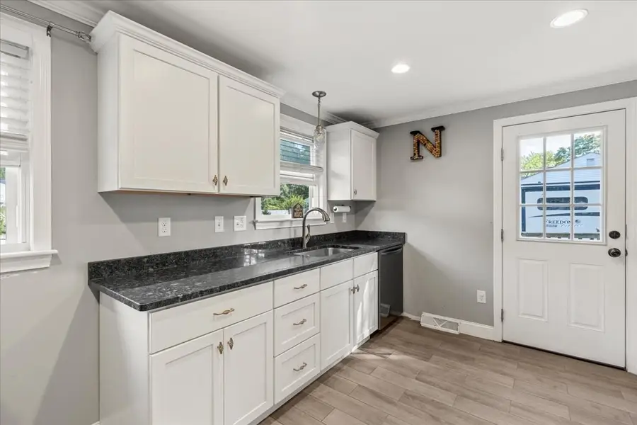 105 Crestfield Dr, Brockton, MA 02302 - #2