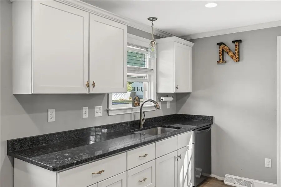 105 Crestfield Dr, Brockton, MA 02302 - #3