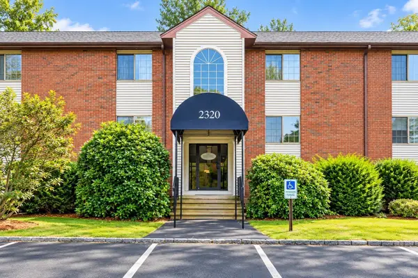 2320 Skyline Dr #18, Lowell, MA 01854