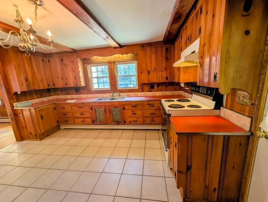 93 Richardson Corner Rd, Charlton, MA 01507 - #3