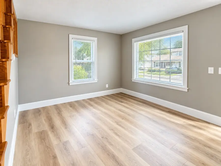 17 Royal St, Agawam, MA 01001 - #3