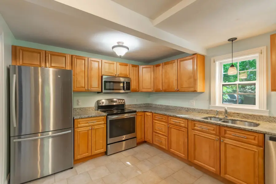 196 Pendleton Ave, Chicopee, MA 01020 - #3