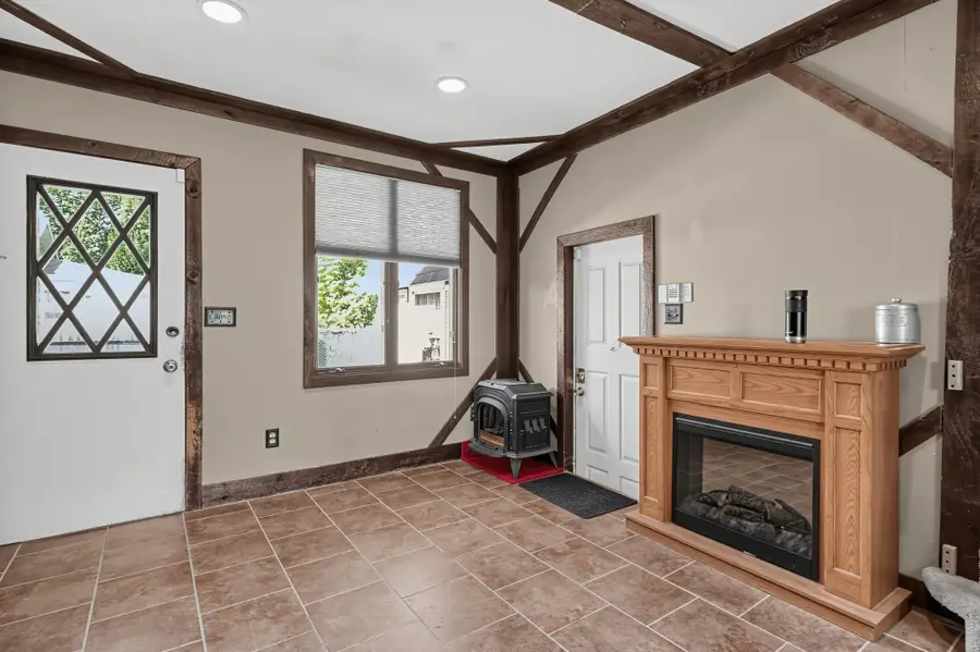 47 Fremont St, Taunton, MA 02780 - #2