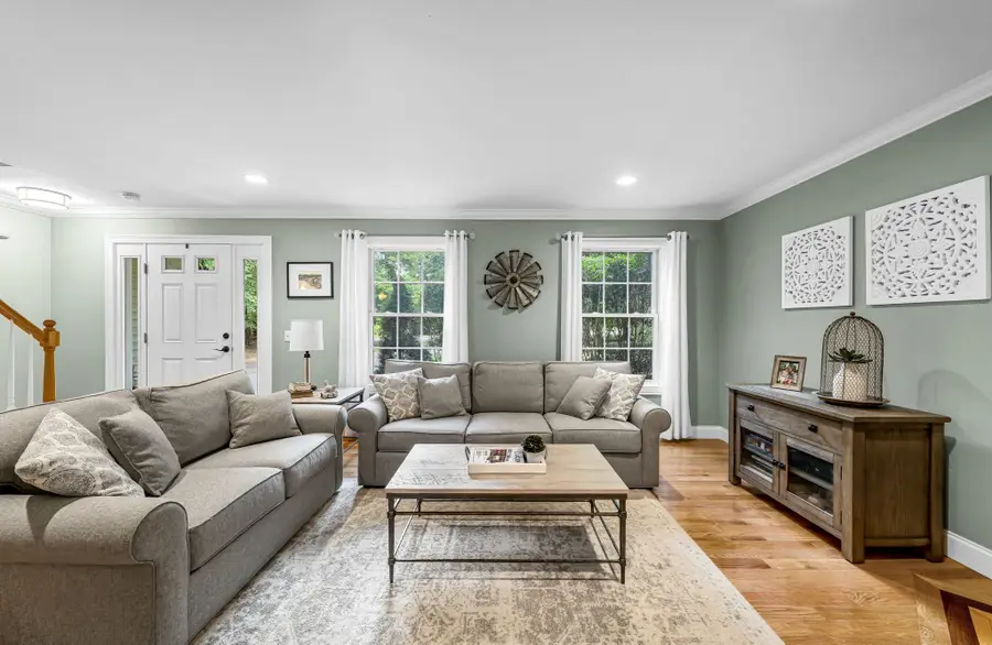 437 Porter Rd, East Longmeadow, MA 01028 - #3