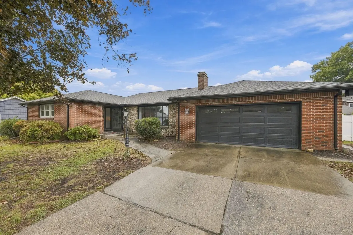 17 Oakridge St, Ludlow, MA 01056 - #1