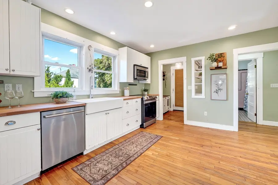 6 Crane Ave, Maynard, MA 01754 - #3