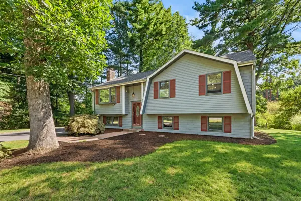 10 Jason Cir, North Attleboro, MA 02760