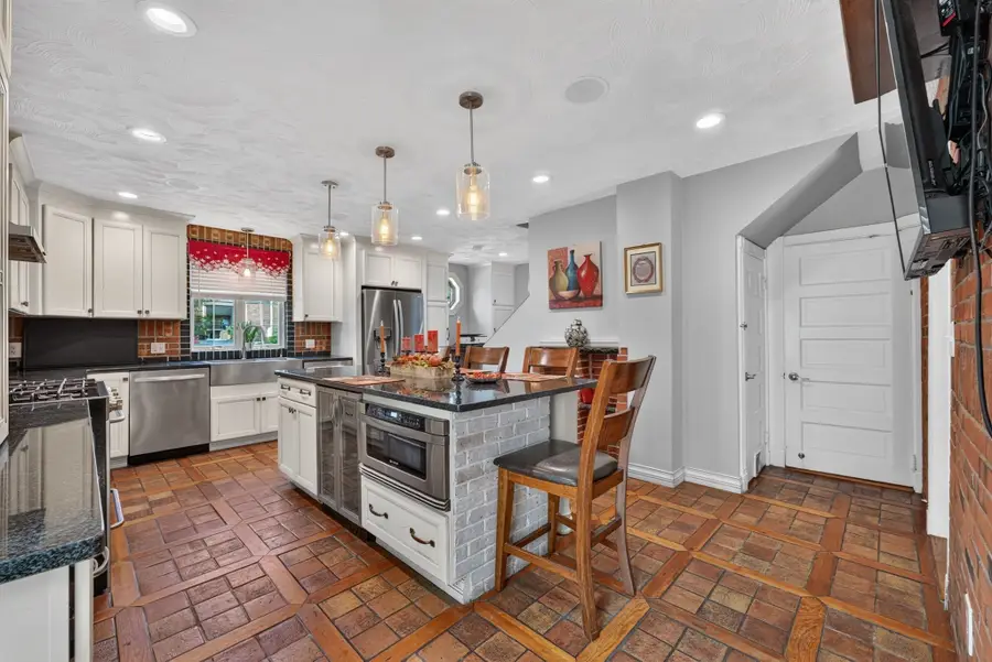 189 Washington St, Canton, MA 02021 - #2