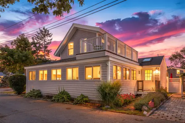 25 Ocean Ave, Harwich, MA 02646