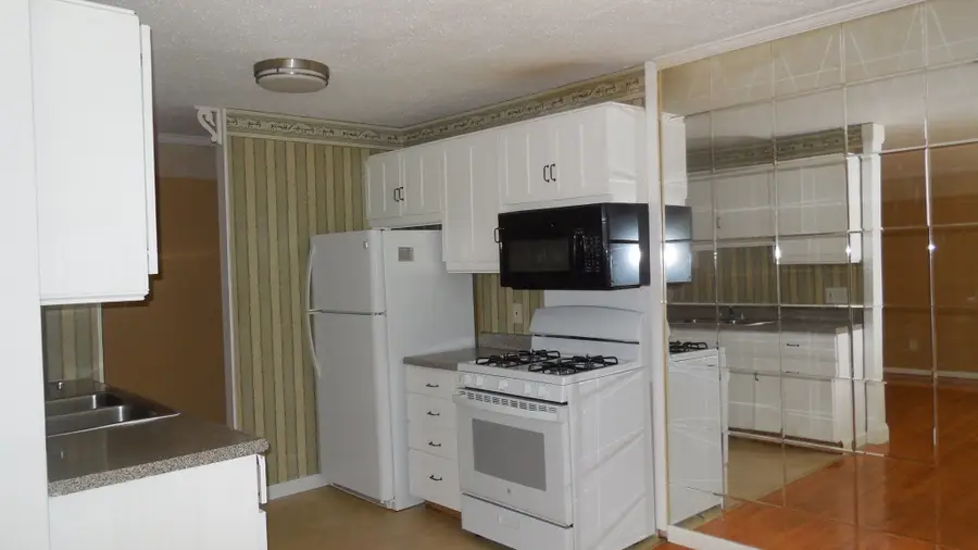 261 Regency Park Dr #261, Agawam, MA 01001 - #3