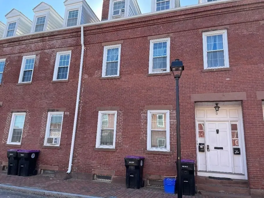 11 Center Street, Holyoke, MA 01040 - #2