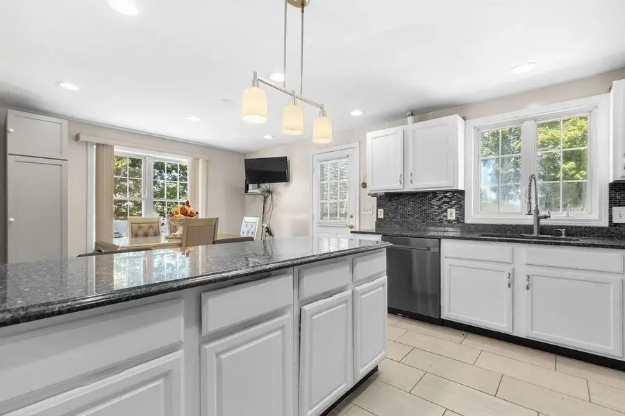 39 Frost Ave, Brockton, MA 02301 - #3