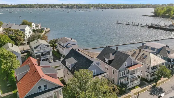 23 Green St #1R, Salem, MA 01970
