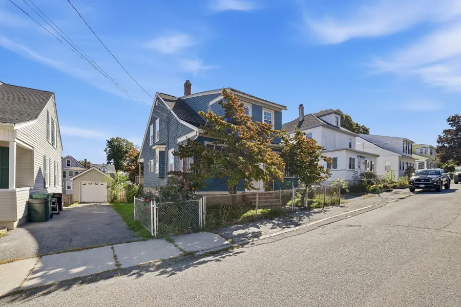 36 Putnam Ave, Lowell, MA 01851 - #3