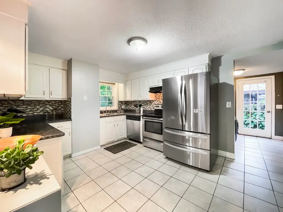 28 Wells Ave, Chicopee, MA 01020 - #3