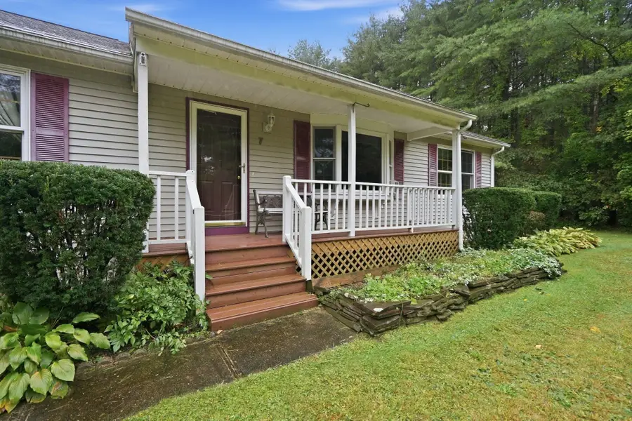 7 Thompson Street, Palmer, MA 01069 - #3