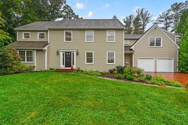 3 King Philip Path, Hingham, MA 02043