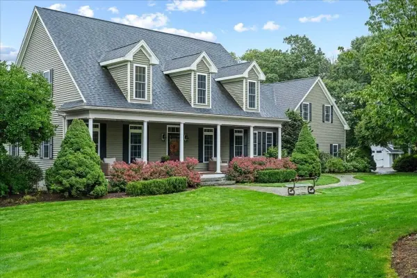 111 Paige Hill Rd, Brimfield, MA 01010