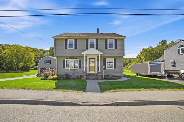 81 Rochdale St, Auburn, MA 01501