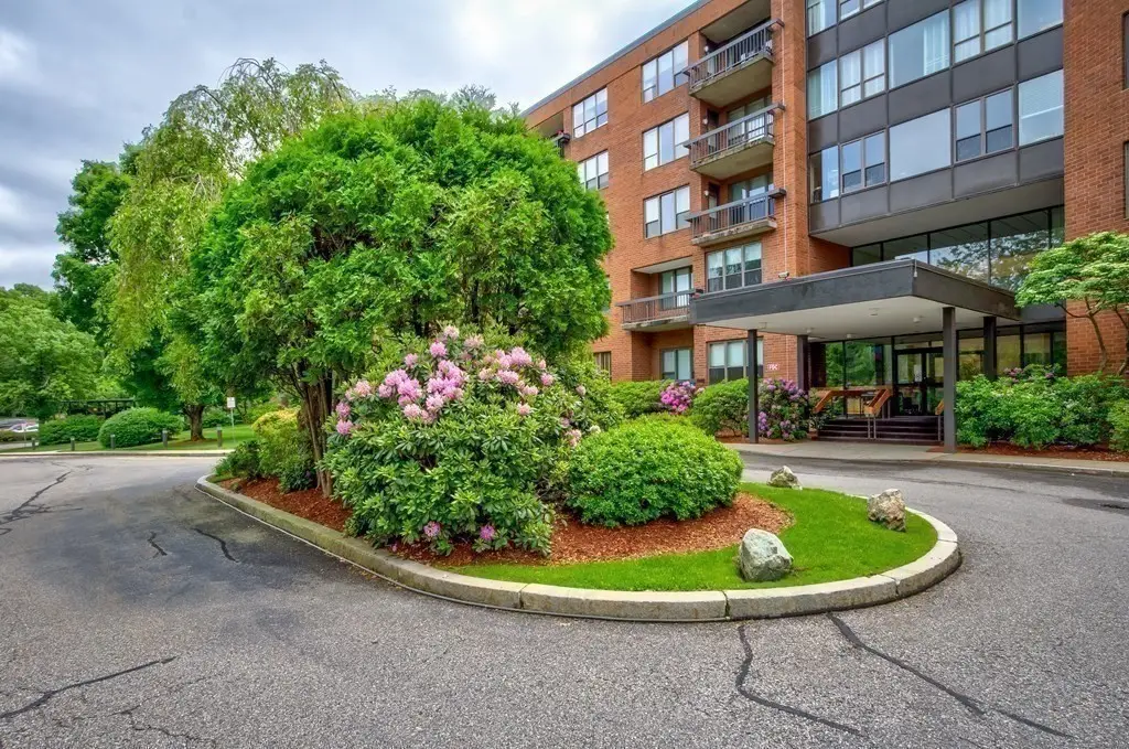 210 Nahanton St #422, Newton, MA 02459 - #1
