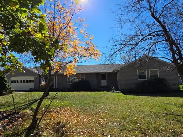 24 Elm St, Franklin, MA 02038
