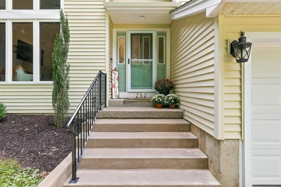 252 Breckenridge St, Palmer, MA 01069 - #2