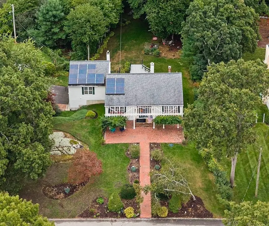 12 Carolyn Ct, Swansea, MA 02777 - #1