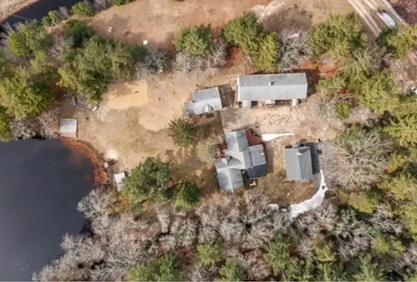 40 Wareham St, Carver, MA 02330