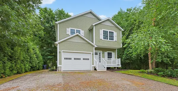 109 Bear Hill Rd, Cumberland, RI 02864