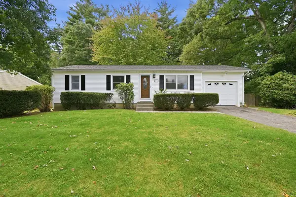 202 Glenoak Dr, Springfield, MA 01129