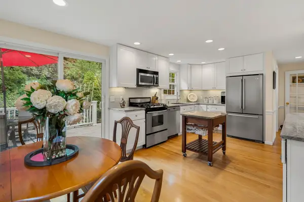 33 Arnold Terrace #33, Marblehead, MA 01945