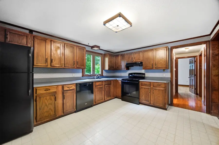 83 Barbara St, Westfield, MA 01085 - #3