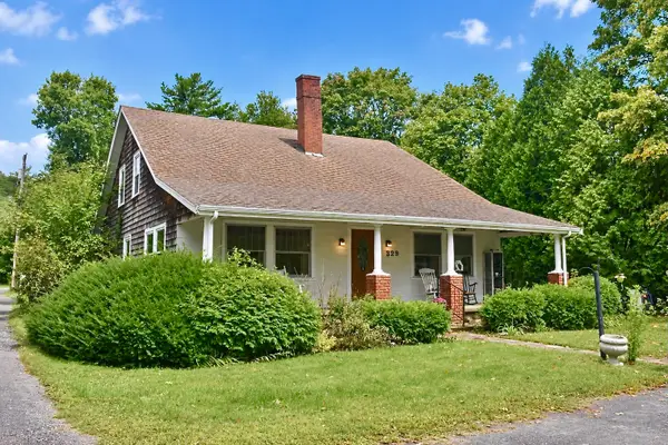 329 Wareham Rd, Marion, MA 02738