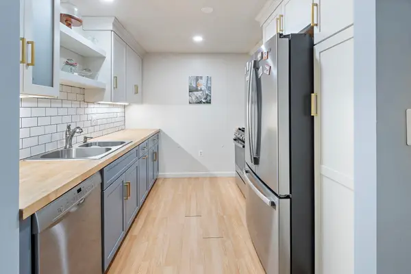 5 Greenbriar Dr #204, North Reading, MA 01864