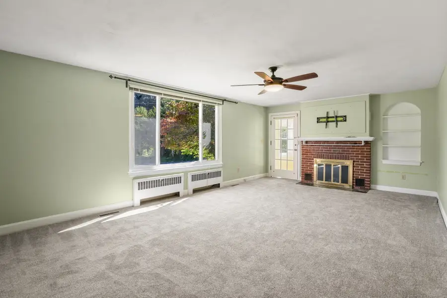 47 Cherry Hl, Holyoke, MA 01040 - #3