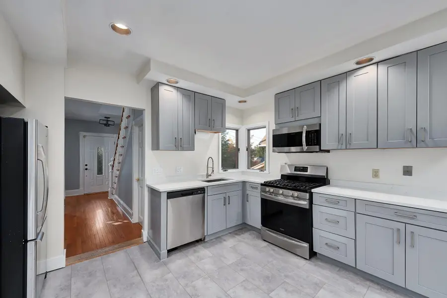 8 Birch Hill Ave, Wakefield, MA 01880 - #3