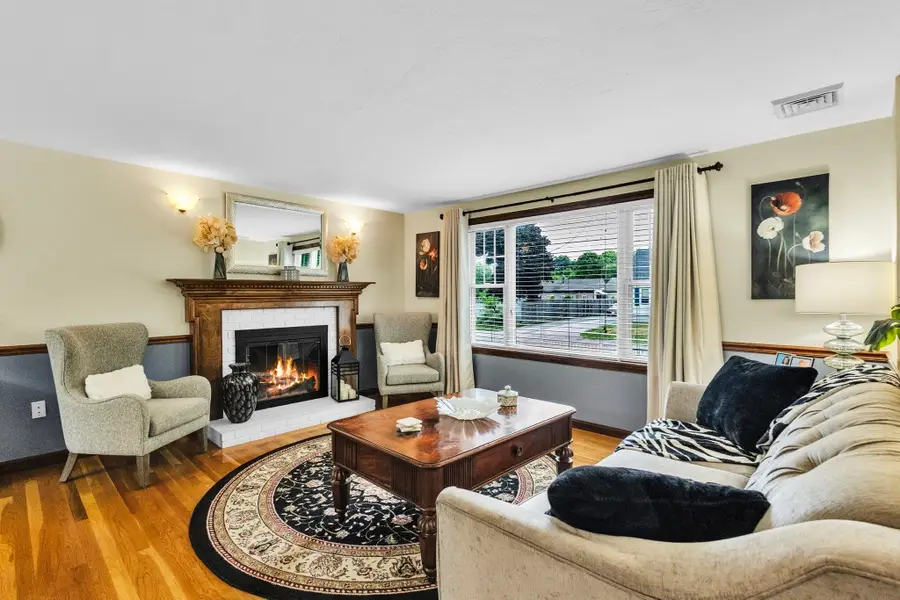 42 Melbourne Rd, Worcester, MA 01607 - #2