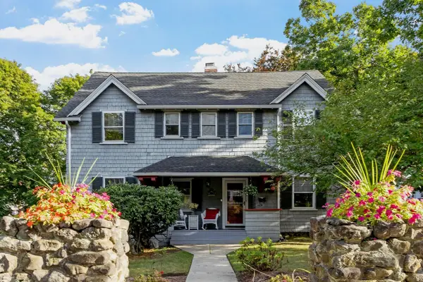124 Prescott St, Reading, MA 01867