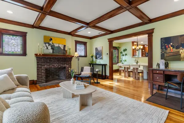 225 Jackson Rd #225, Newton, MA 02458