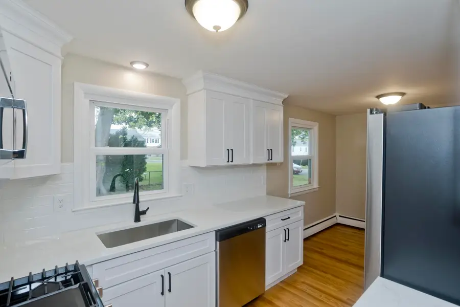 82 Gill St, Chicopee, MA 01013 - #3