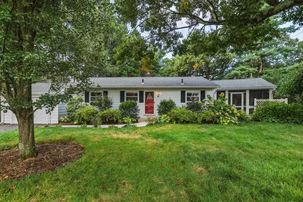 34 Skyridge Ln, Springfield, MA 01128
