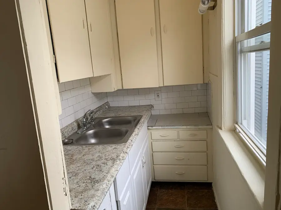 4 Mott St, Worcester, MA 01604 - #2